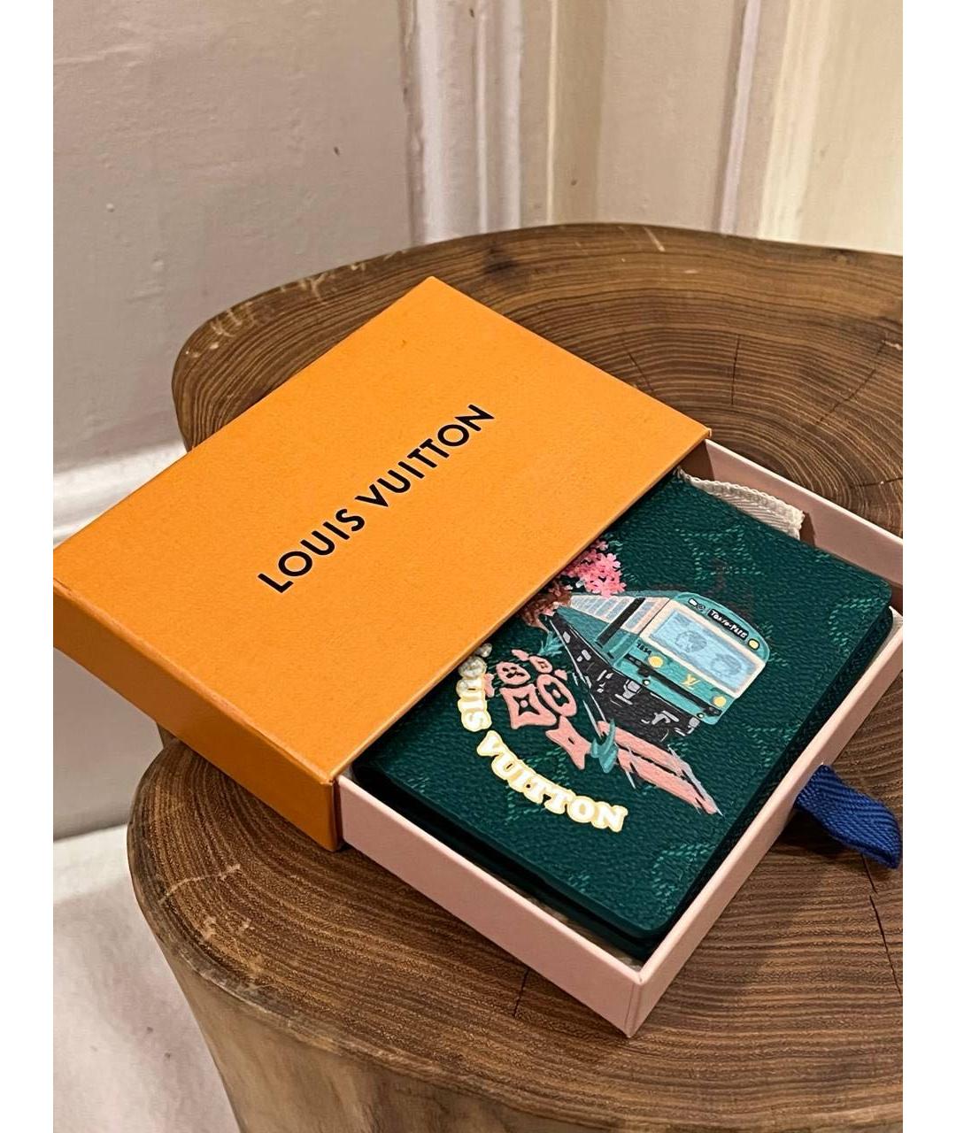 LOUIS VUITTON Зеленый кожаный кардхолдер, фото 7