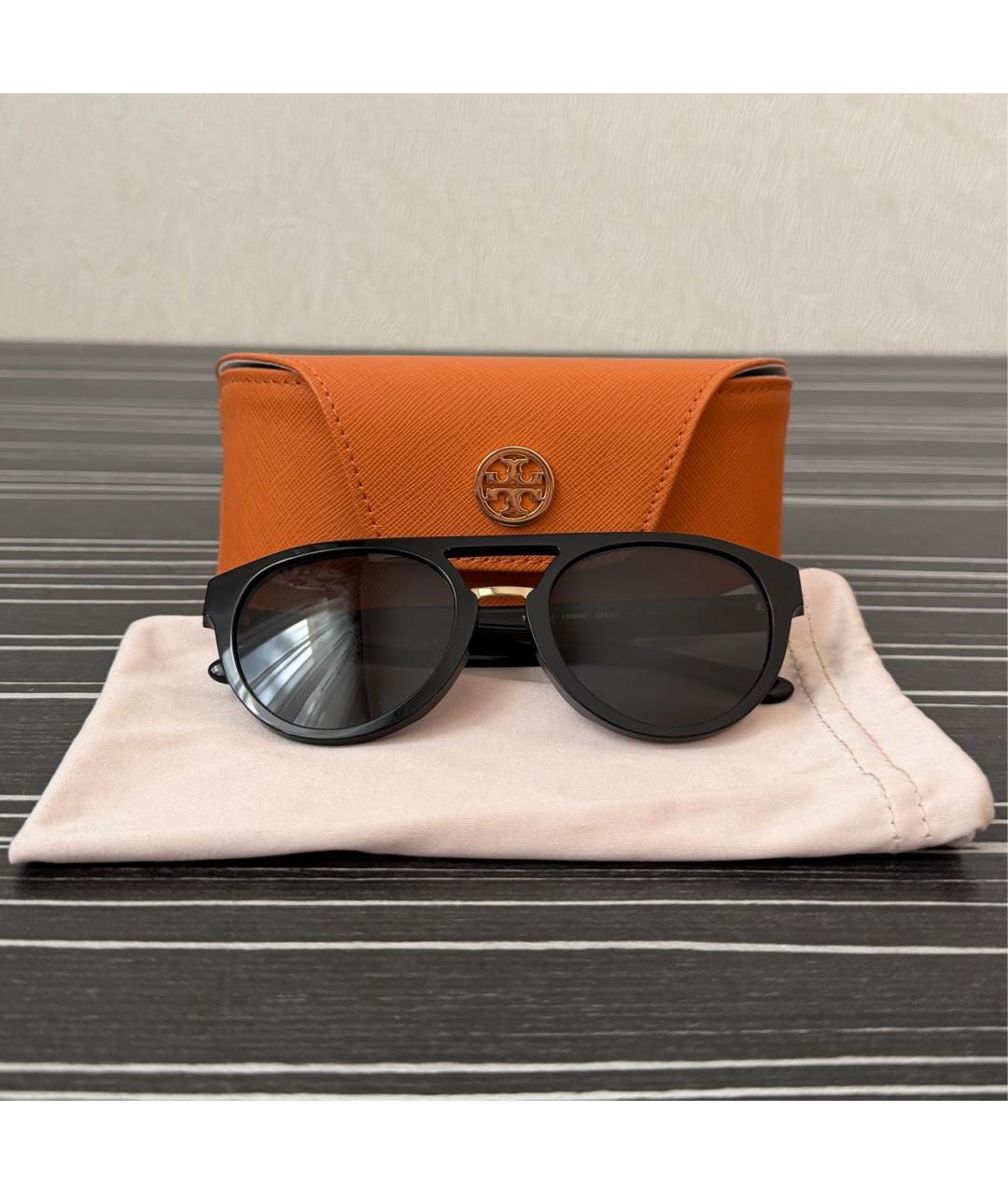 TORY BURCH Черные пластиковые солнцезащитные очки, фото 4