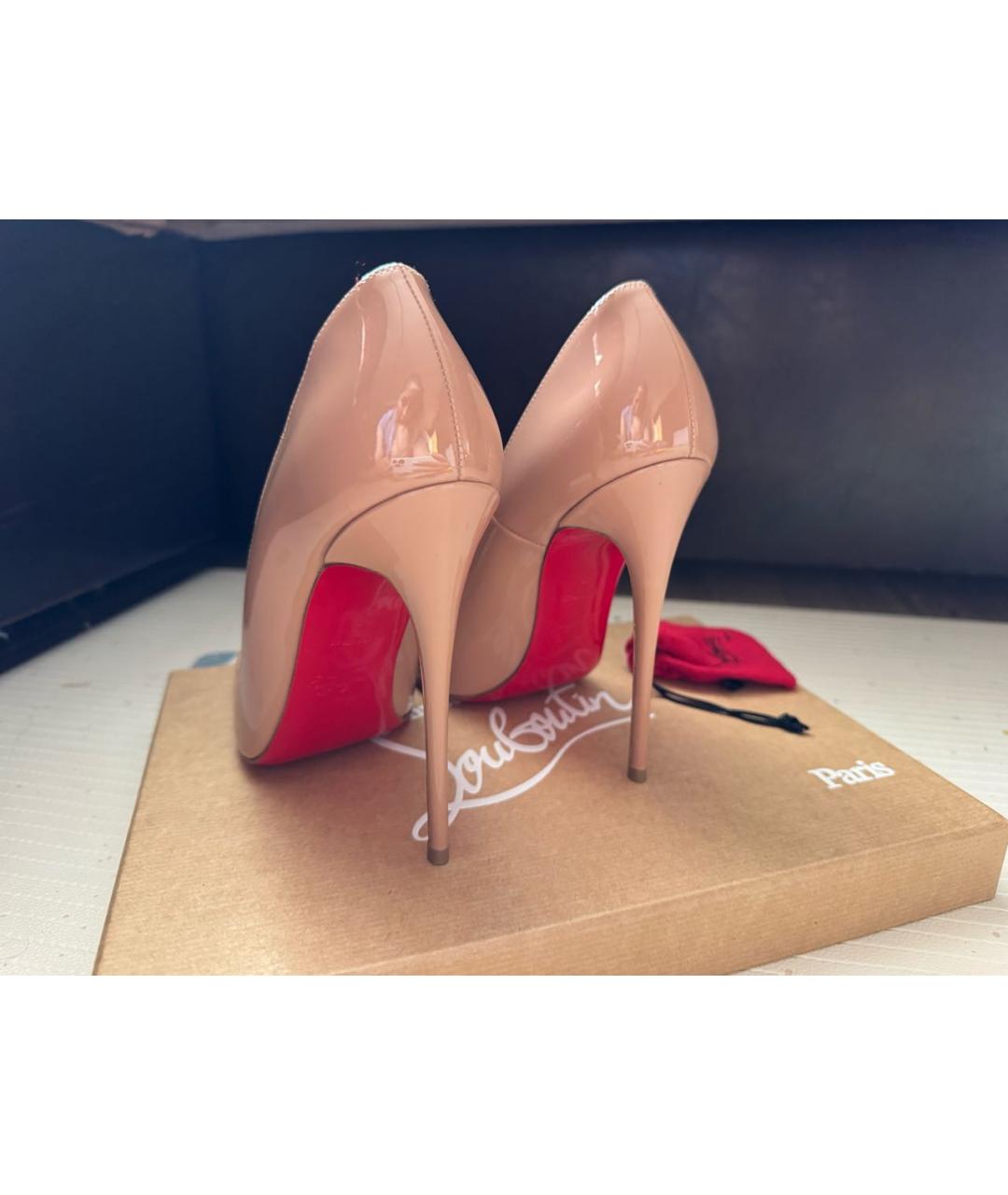 CHRISTIAN LOUBOUTIN Бежевые туфли из лакированной кожи, фото 2