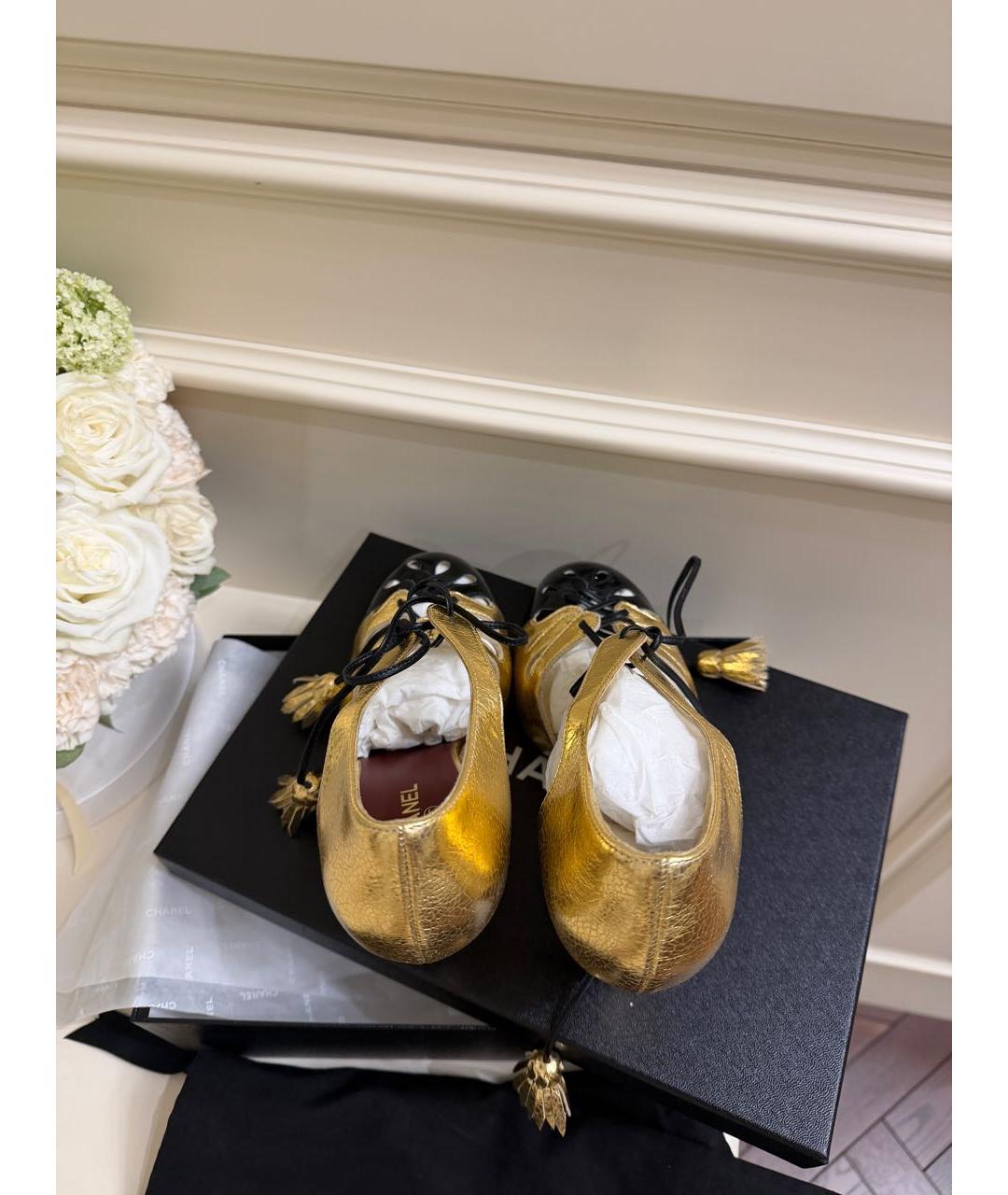 CHANEL Золотые кожаные туфли, фото 6
