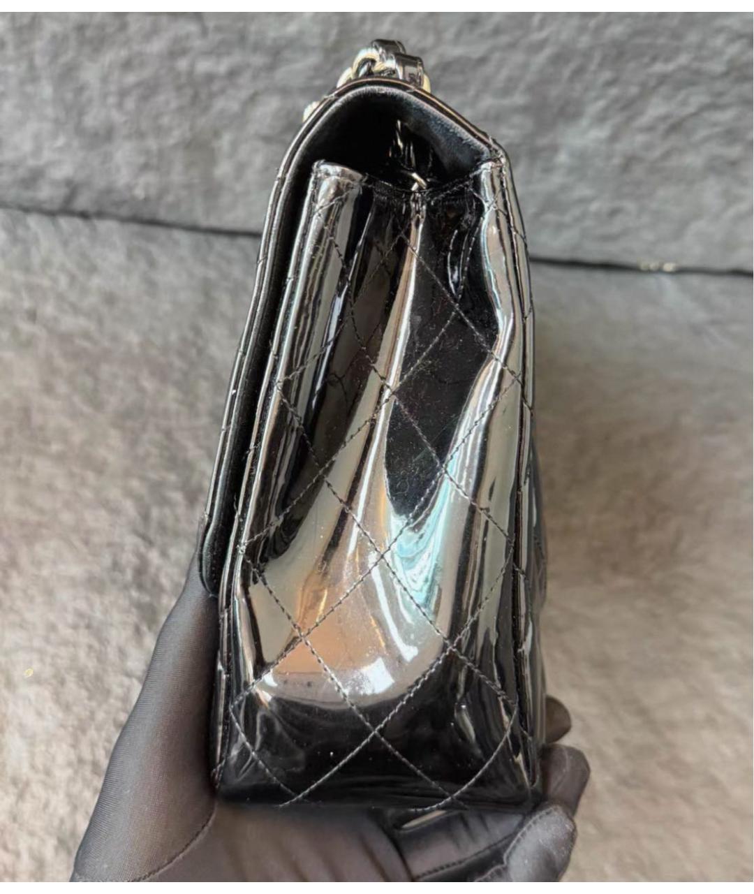 CHANEL Черная сумка через плечо из лакированной кожи, фото 3