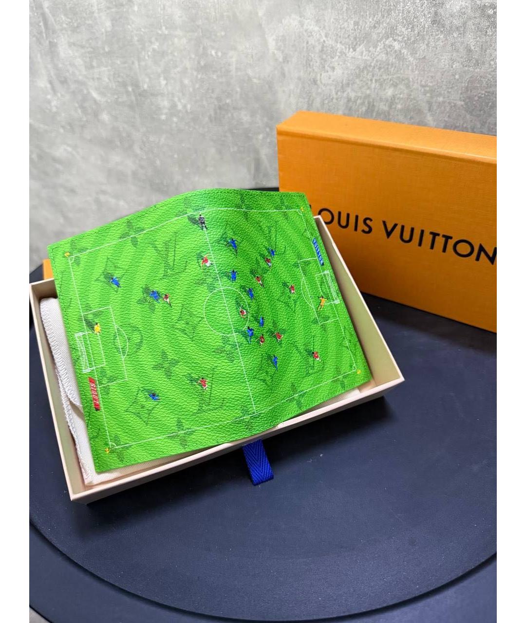 LOUIS VUITTON Зеленый кожаный кардхолдер, фото 4