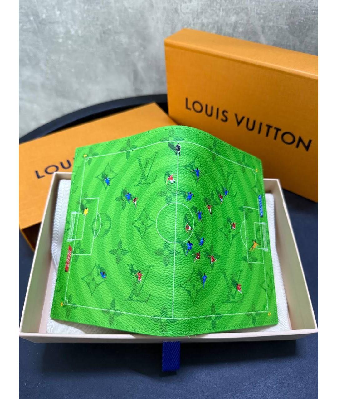 LOUIS VUITTON Зеленый кожаный кардхолдер, фото 3