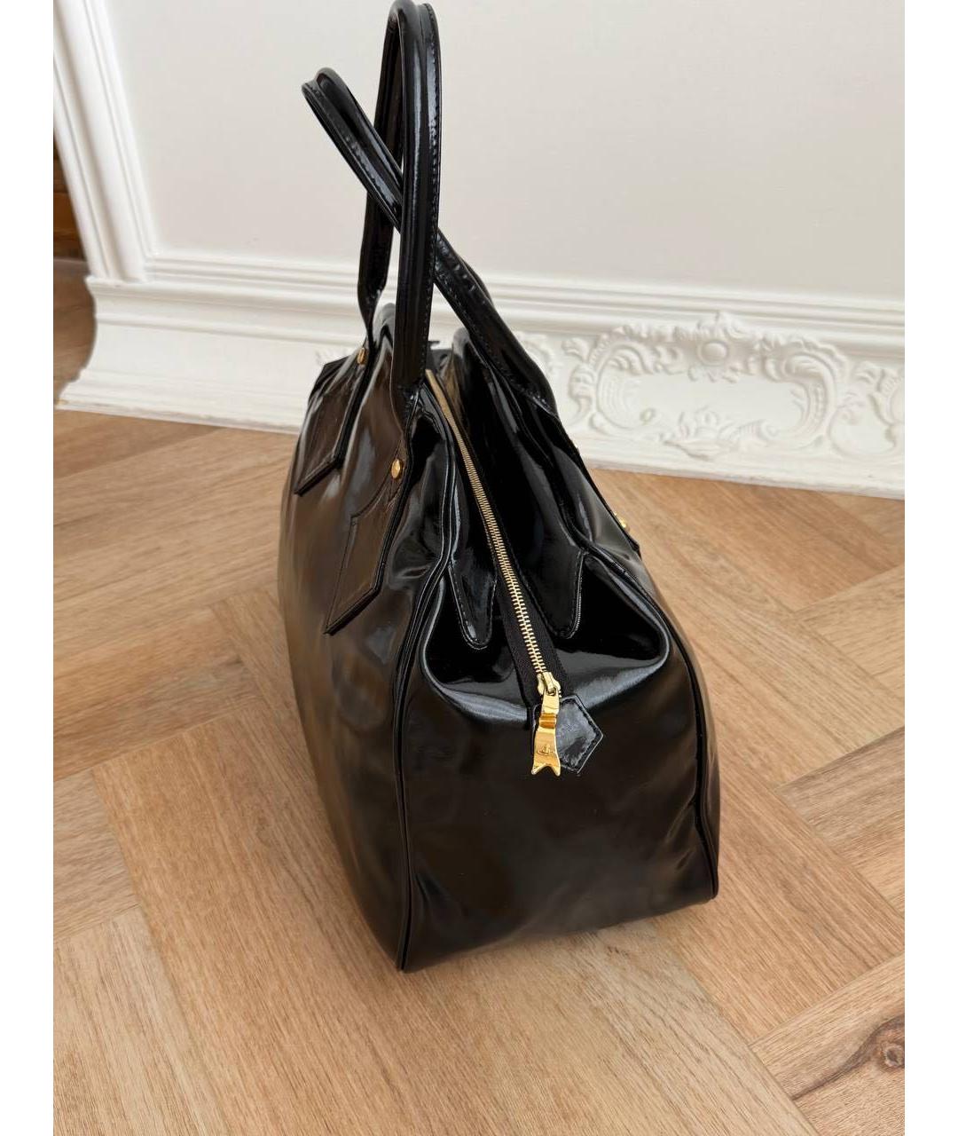 VIVIENNE WESTWOOD Черная сумка с короткими ручками из лакированной кожи, фото 7
