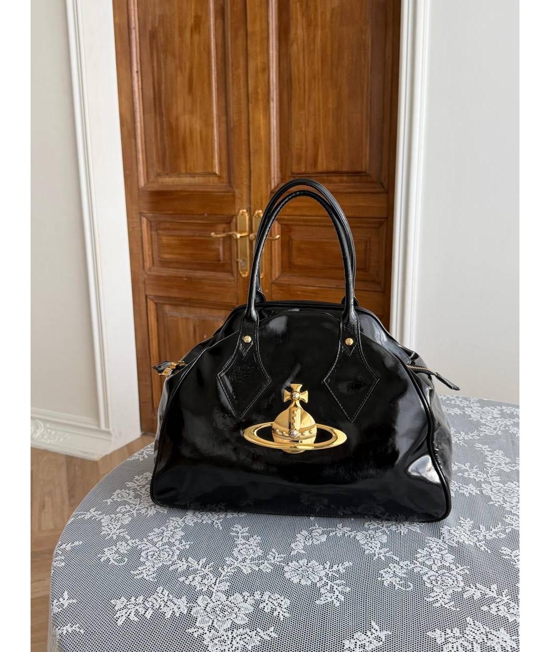 VIVIENNE WESTWOOD Черная сумка с короткими ручками из лакированной кожи, фото 4