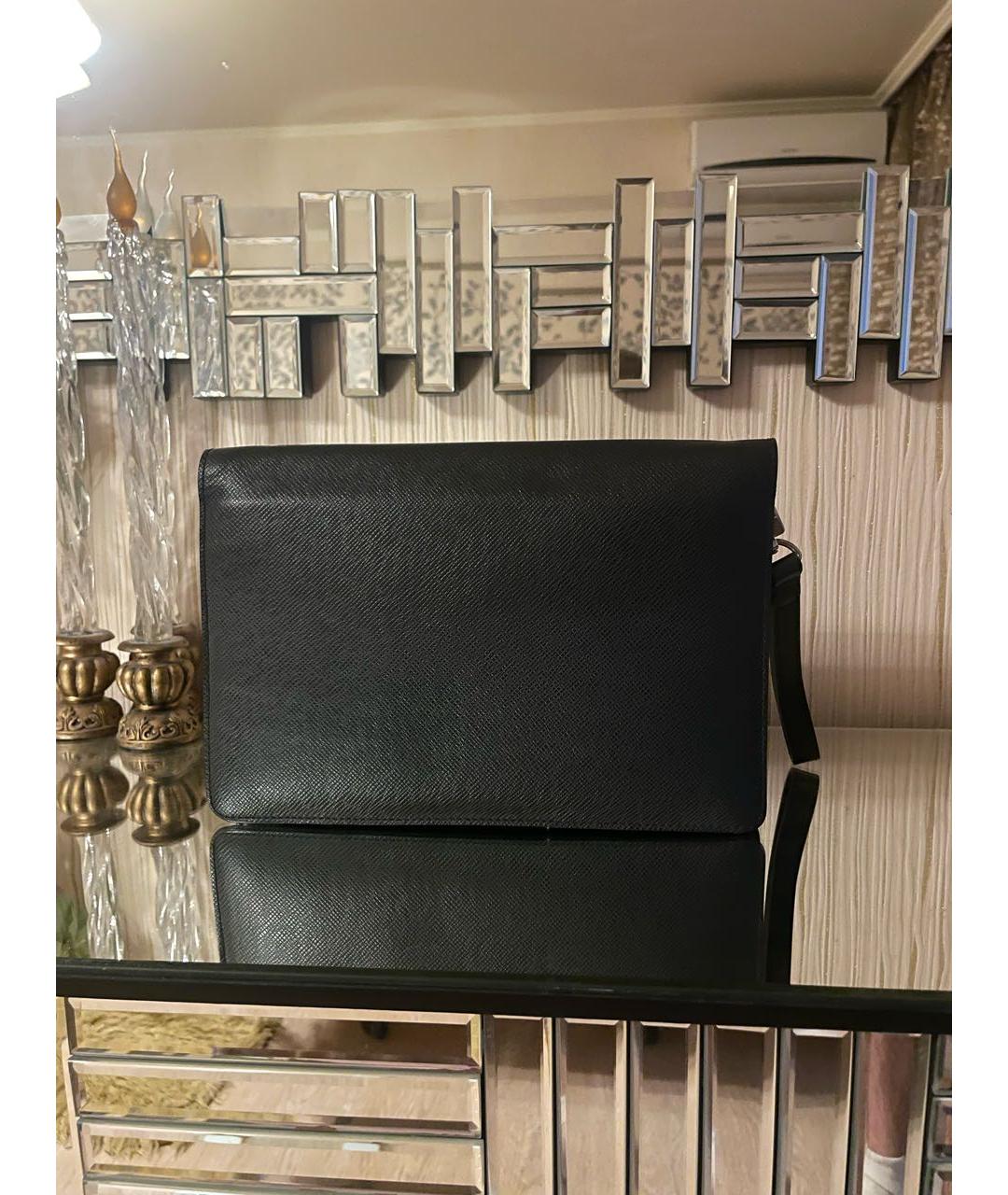 LOUIS VUITTON Черная кожаная барсетка, фото 3
