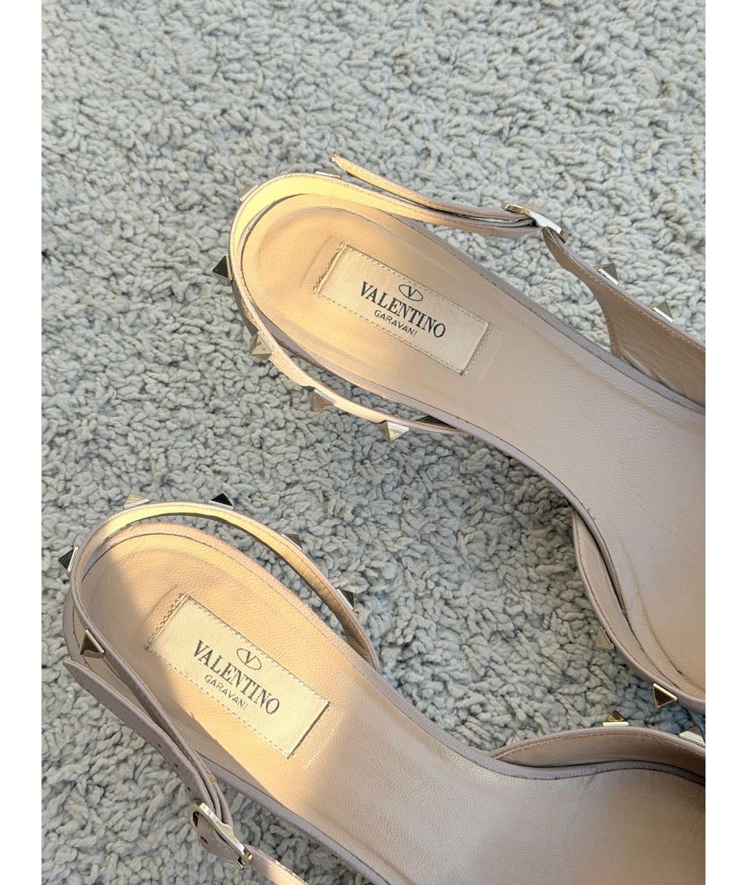 VALENTINO Черные лодочки на низком каблуке из лакированной кожи, фото 8