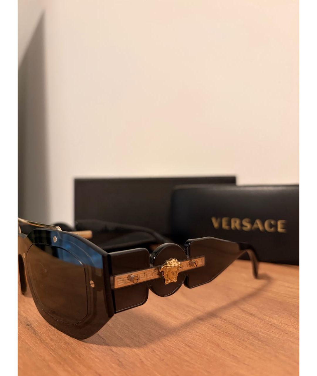 VERSACE Черные пластиковые солнцезащитные очки, фото 4