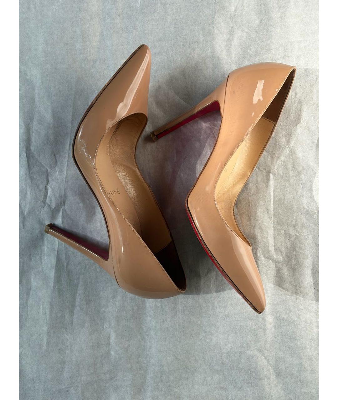 CHRISTIAN LOUBOUTIN Бежевые туфли из лакированной кожи, фото 3