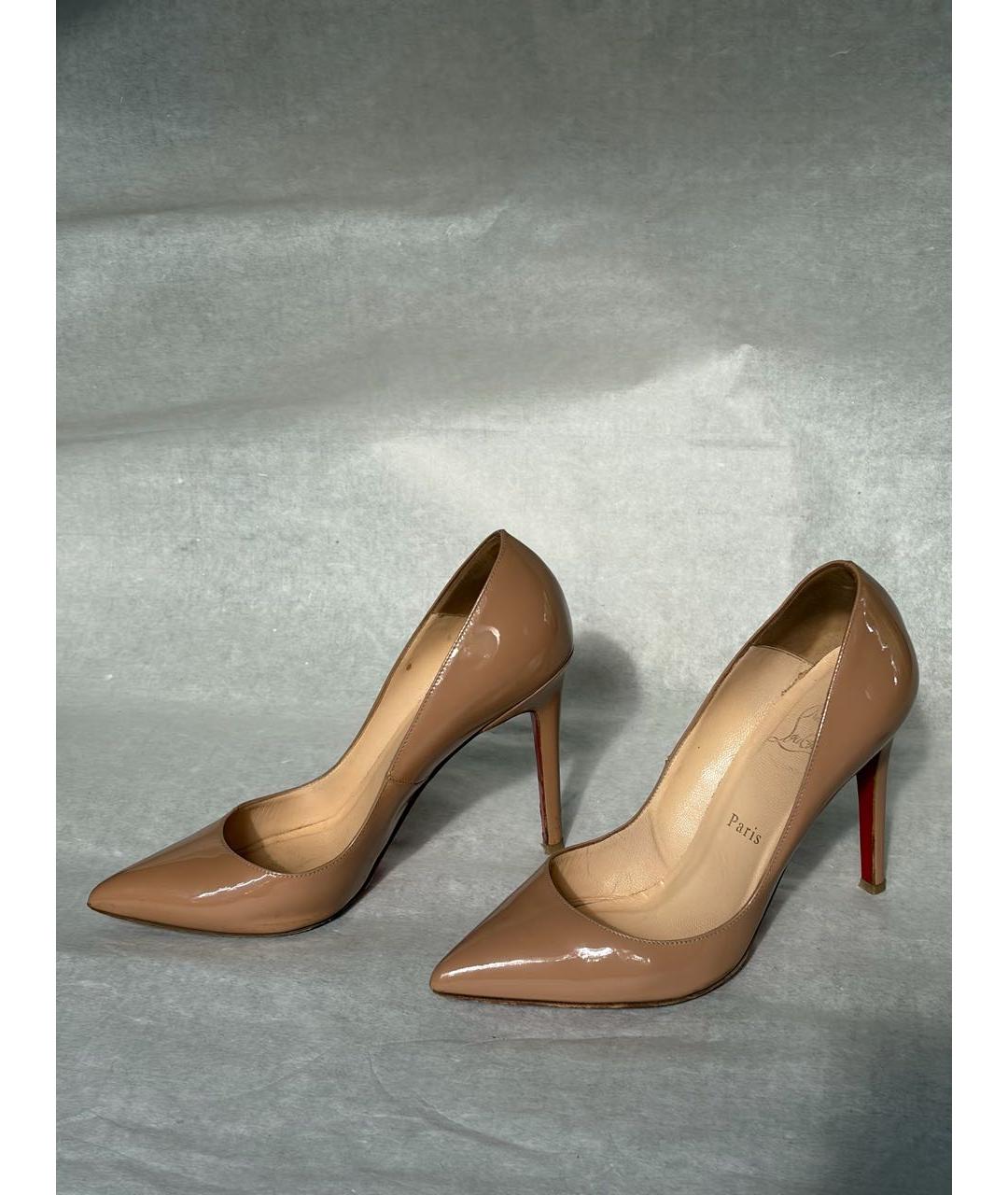 CHRISTIAN LOUBOUTIN Бежевые туфли из лакированной кожи, фото 8