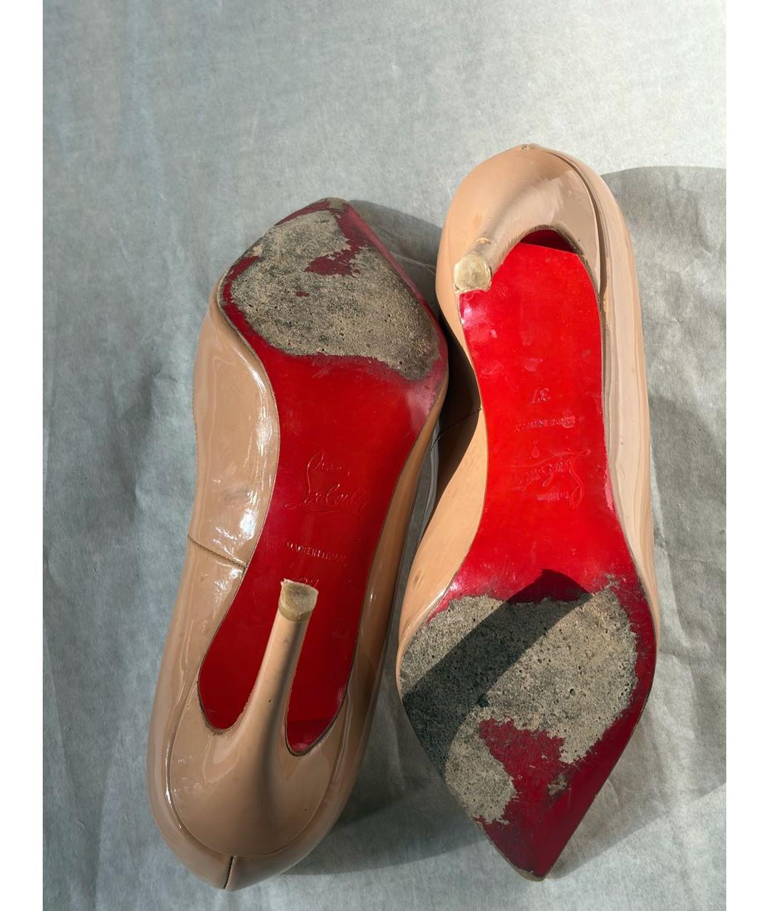 CHRISTIAN LOUBOUTIN Бежевые туфли из лакированной кожи, фото 7
