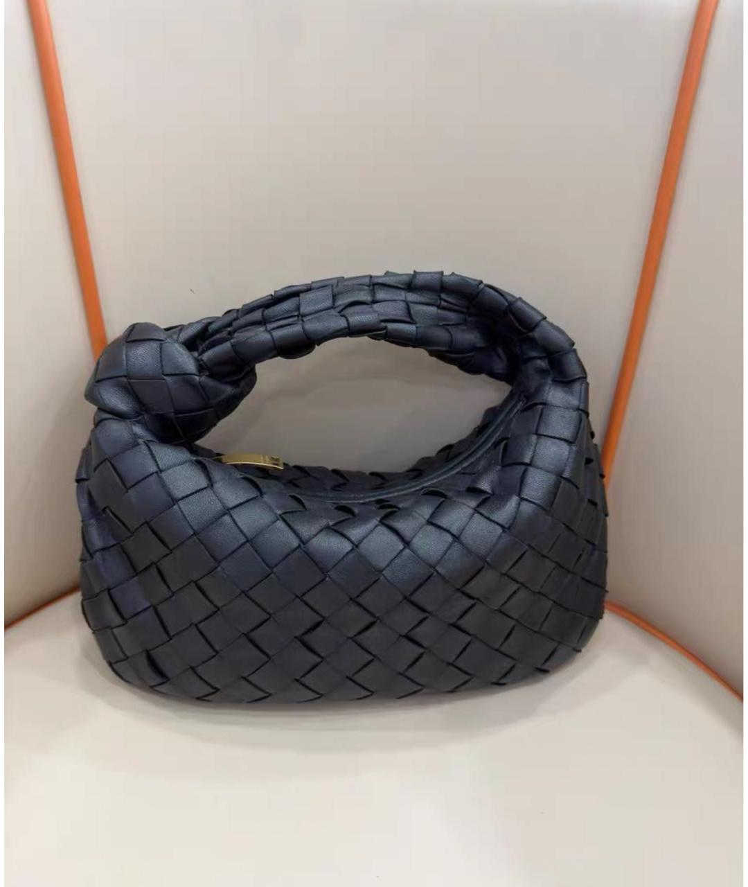 BOTTEGA VENETA Черная кожаная сумка с короткими ручками, фото 2