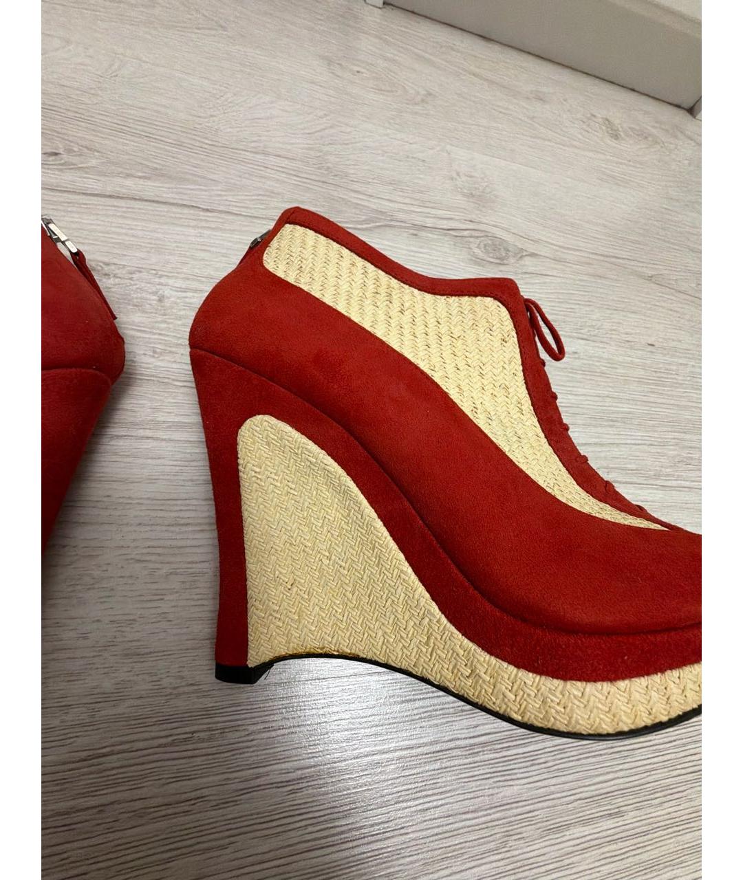 FENDI Красные замшевые сабо, фото 6