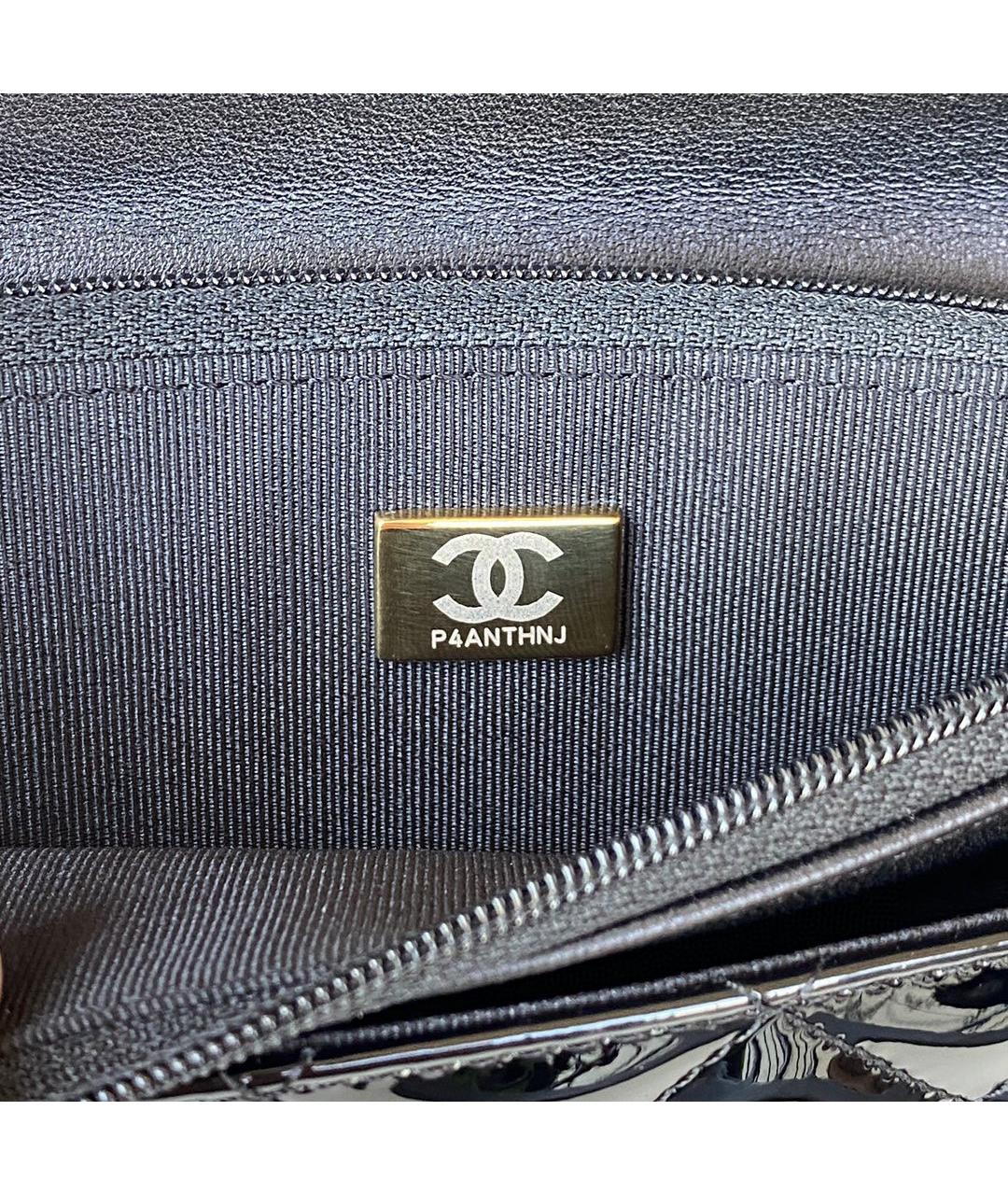 CHANEL Черная сумка через плечо из лакированной кожи, фото 3