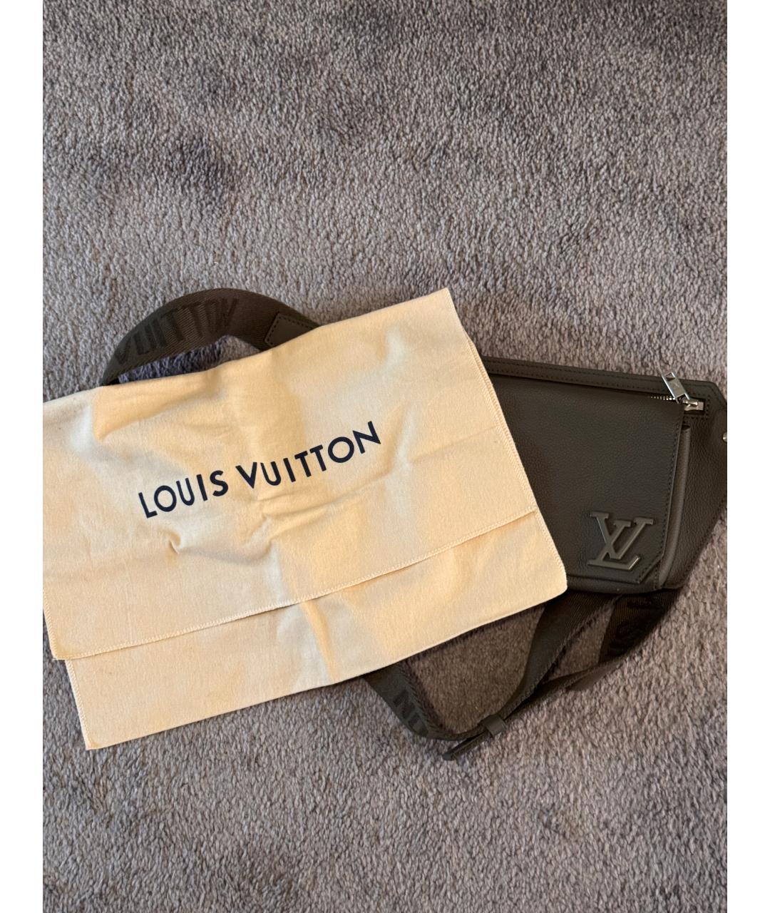 LOUIS VUITTON Серая кожаная поясная сумка, фото 2