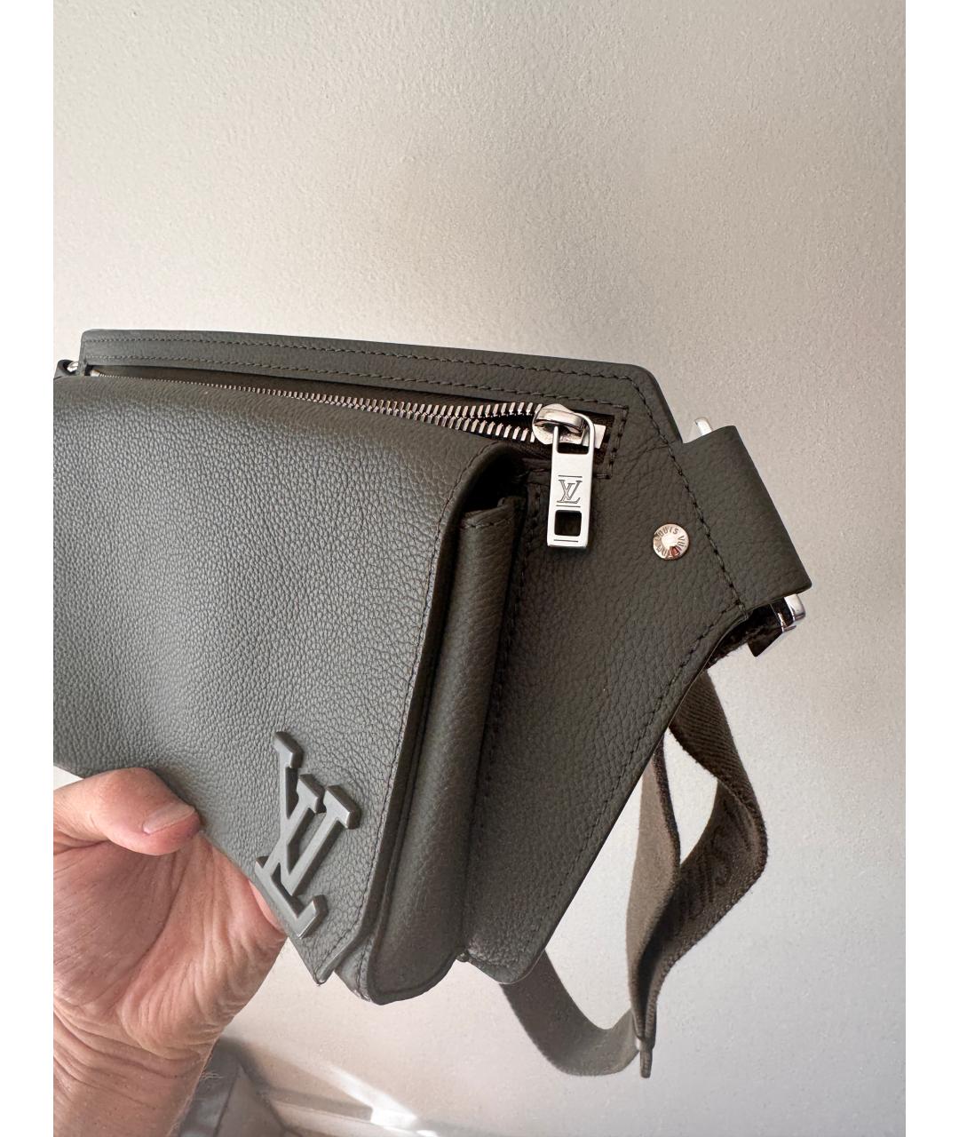 LOUIS VUITTON Серая кожаная поясная сумка, фото 4