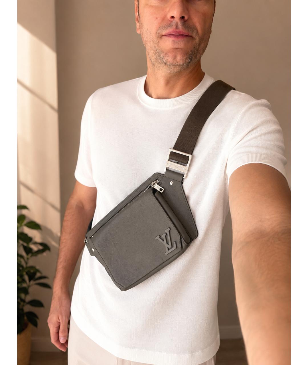 LOUIS VUITTON Серая кожаная поясная сумка, фото 3