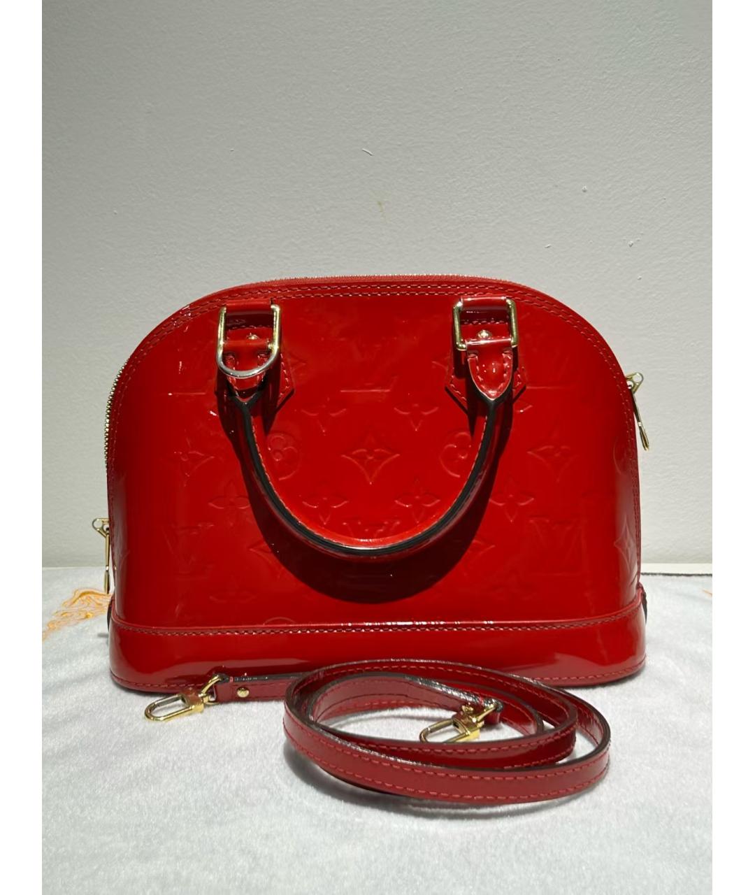 LOUIS VUITTON Красная сумка с короткими ручками из лакированной кожи, фото 2