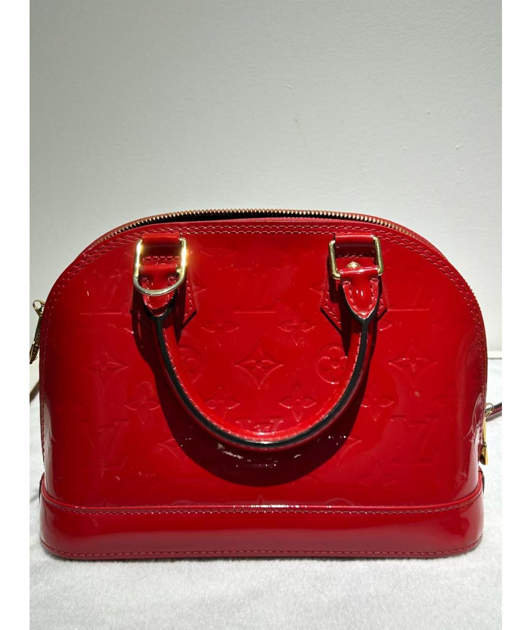 LOUIS VUITTON Красная сумка с короткими ручками из лакированной кожи, фото 3