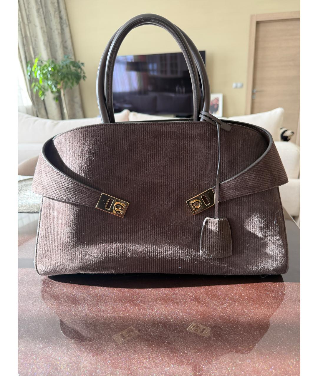 FERRAGAMO Коричневая замшевая сумка тоут, фото 3