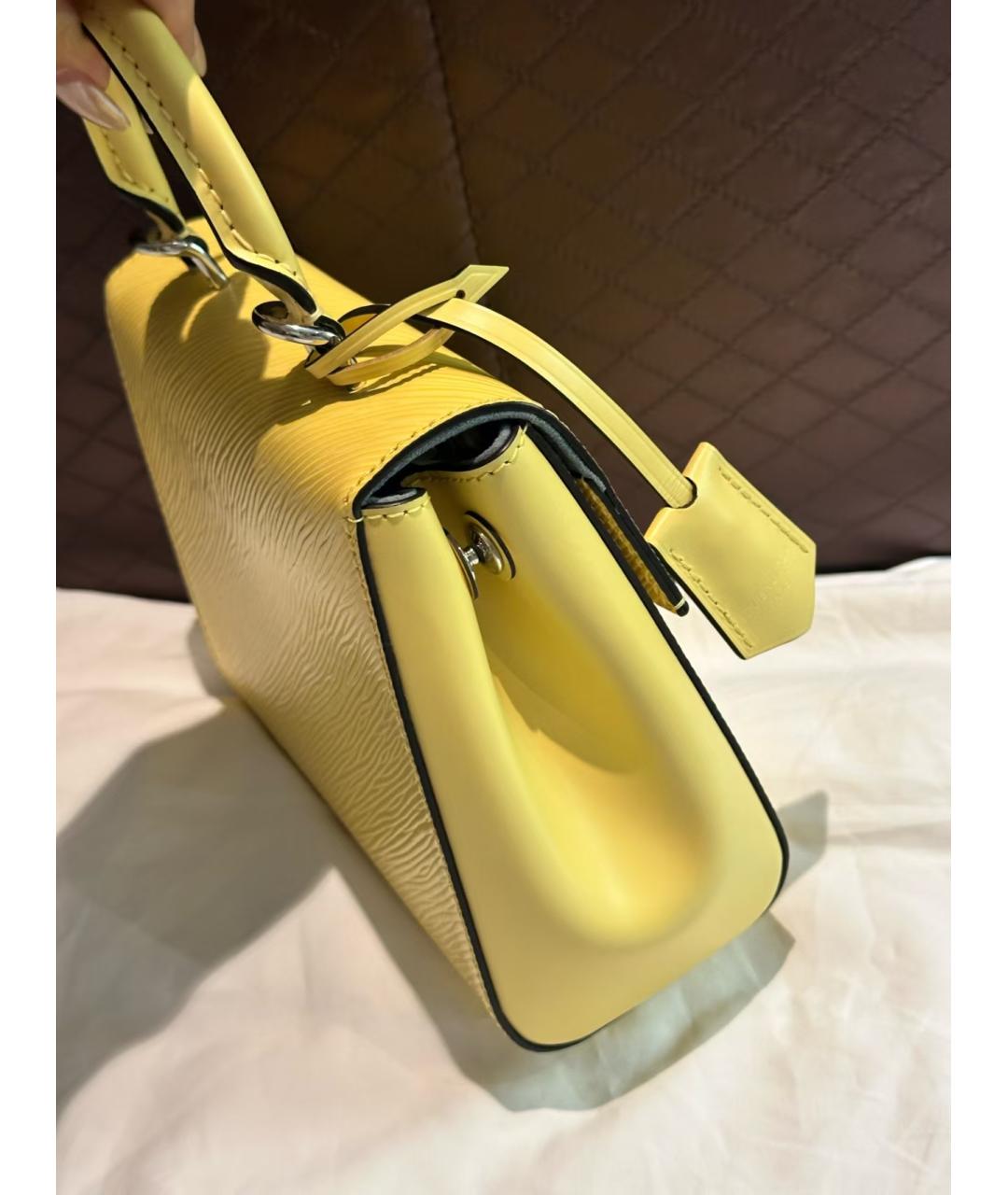 LOUIS VUITTON Желтая кожаная сумка с короткими ручками, фото 3