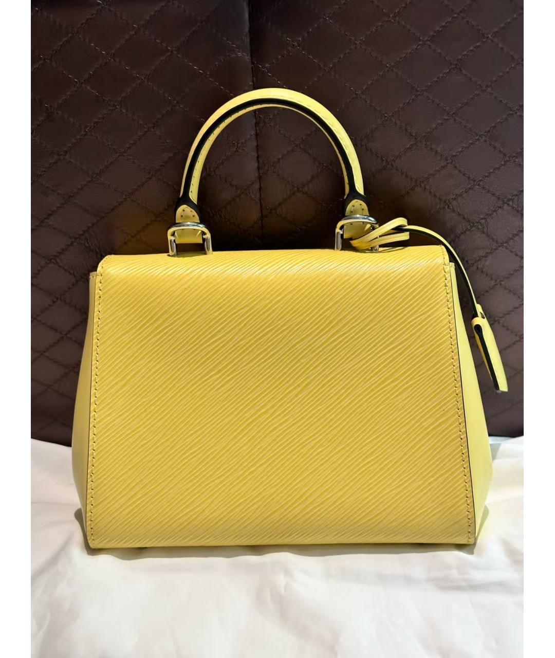 LOUIS VUITTON Желтая кожаная сумка с короткими ручками, фото 2