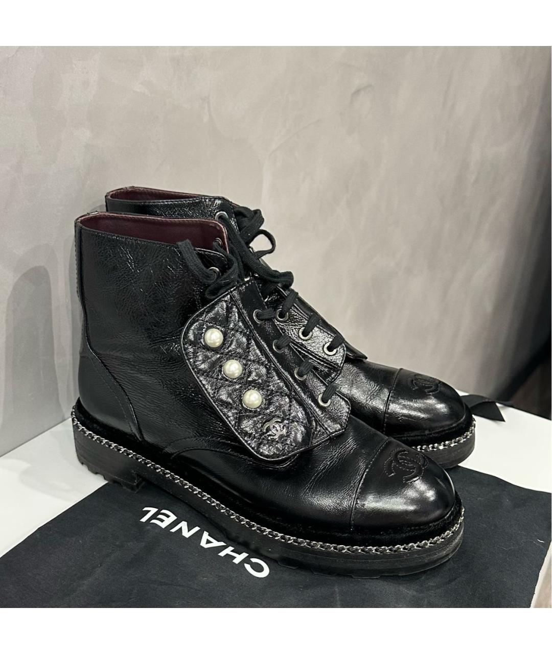 CHANEL Черные ботинки из лакированной кожи, фото 6