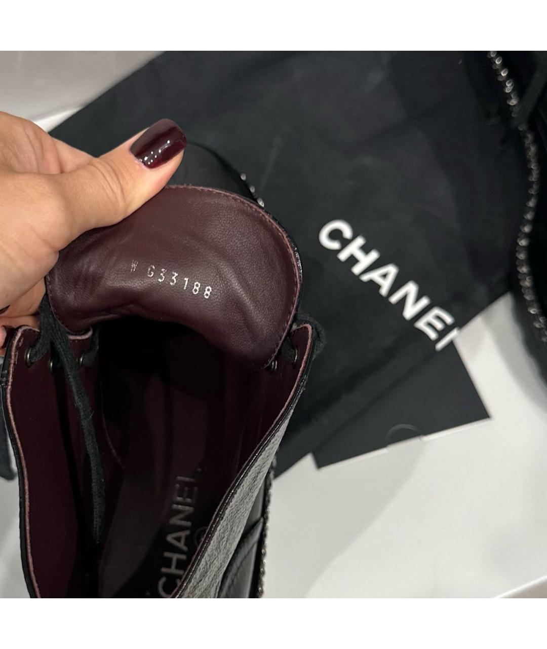 CHANEL Черные ботинки из лакированной кожи, фото 5