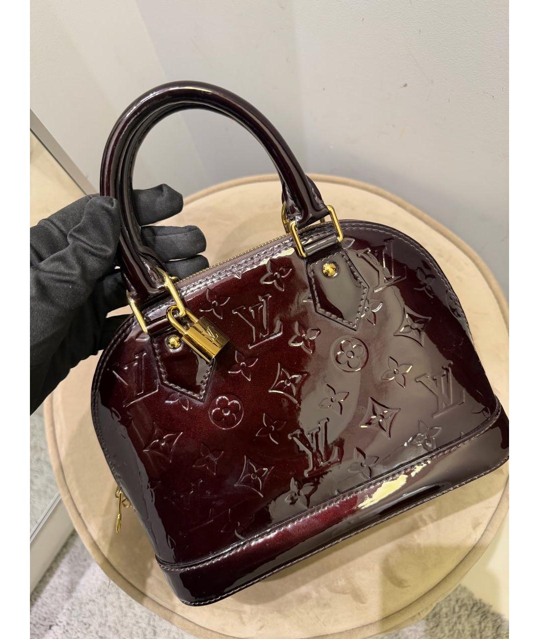 LOUIS VUITTON Бордовая сумка с короткими ручками из лакированной кожи, фото 2