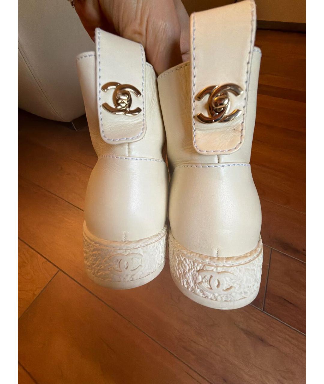 CHANEL Белые кожаные ботинки, фото 4