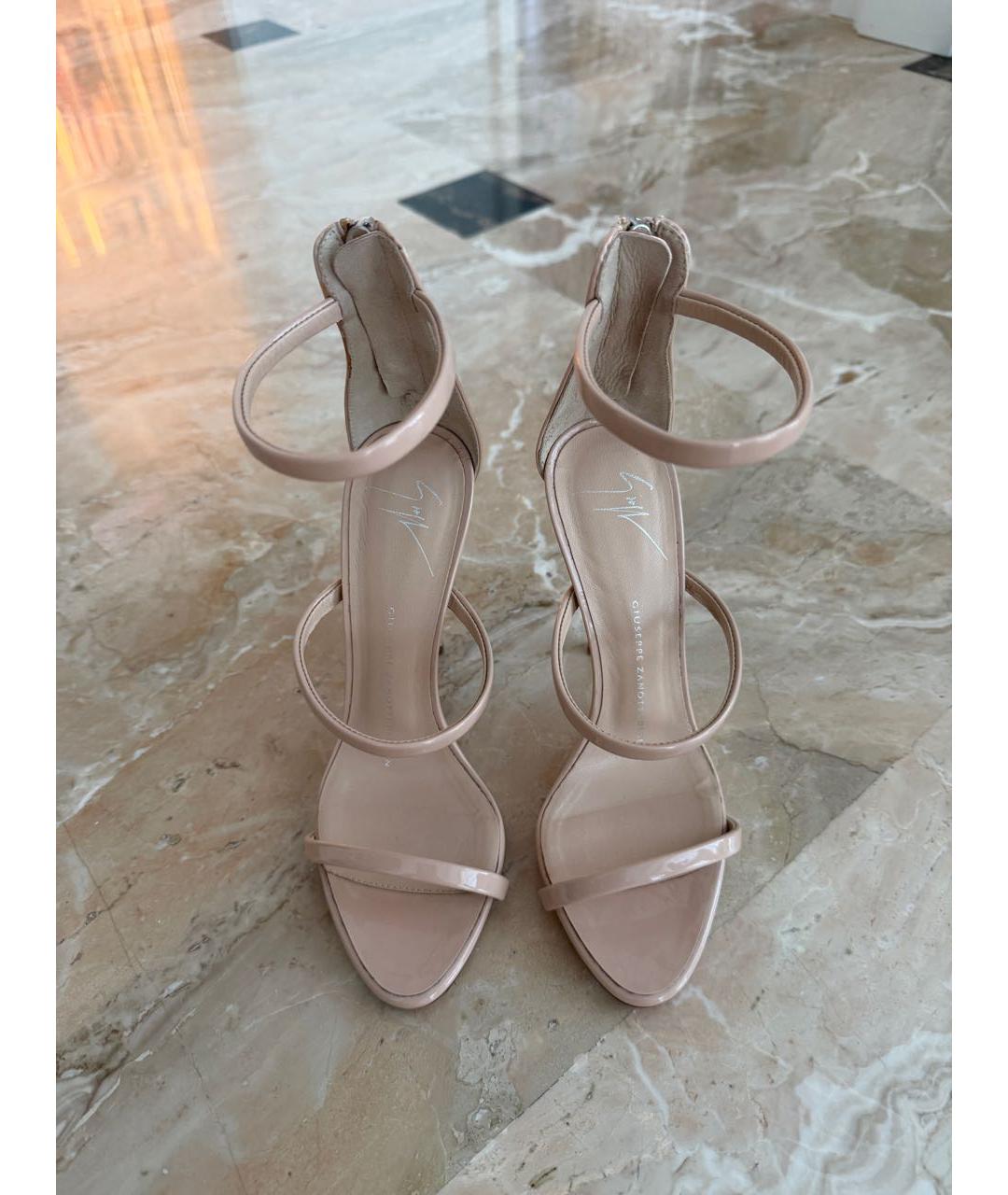 GIUSEPPE ZANOTTI DESIGN Бежевые босоножки из лакированной кожи, фото 2