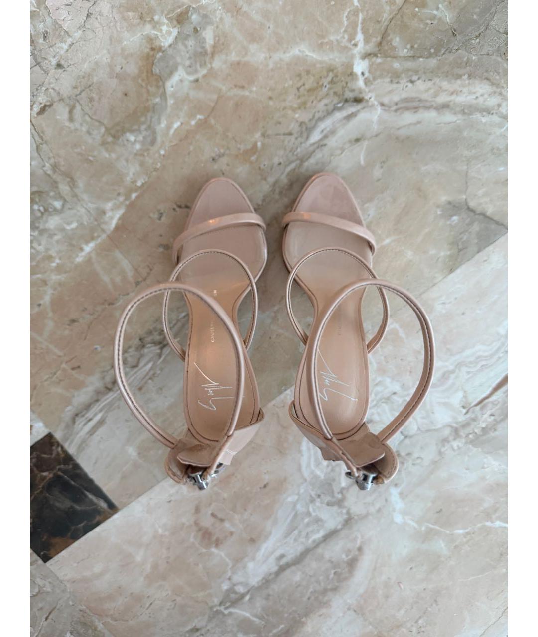 GIUSEPPE ZANOTTI DESIGN Бежевые босоножки из лакированной кожи, фото 3