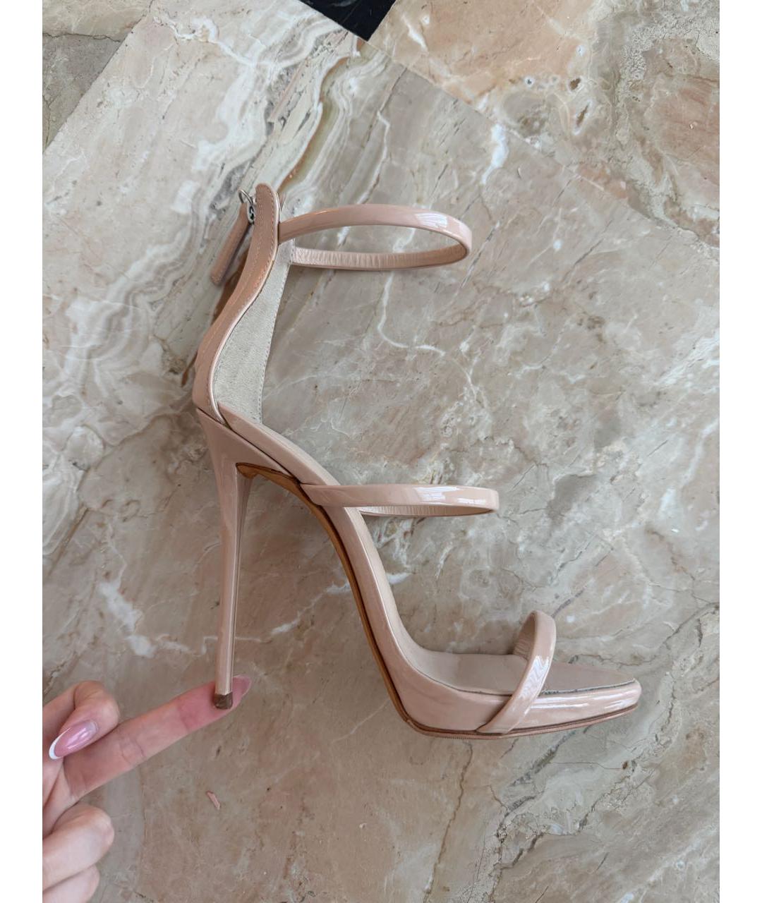 GIUSEPPE ZANOTTI DESIGN Бежевые босоножки из лакированной кожи, фото 5