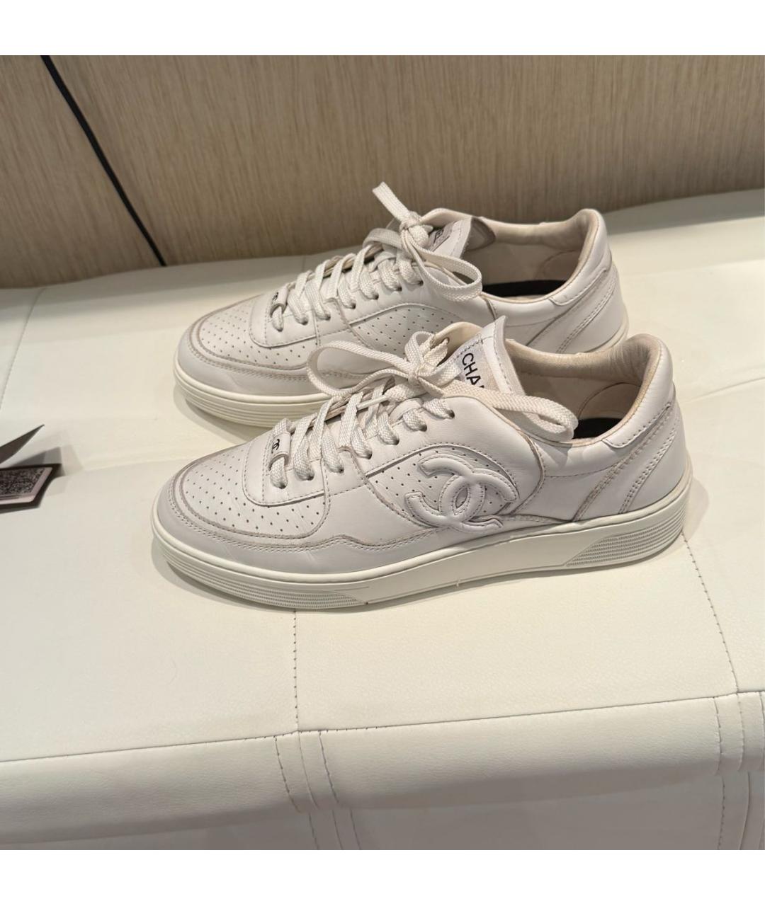 CHANEL Белые кожаные кроссовки, фото 3