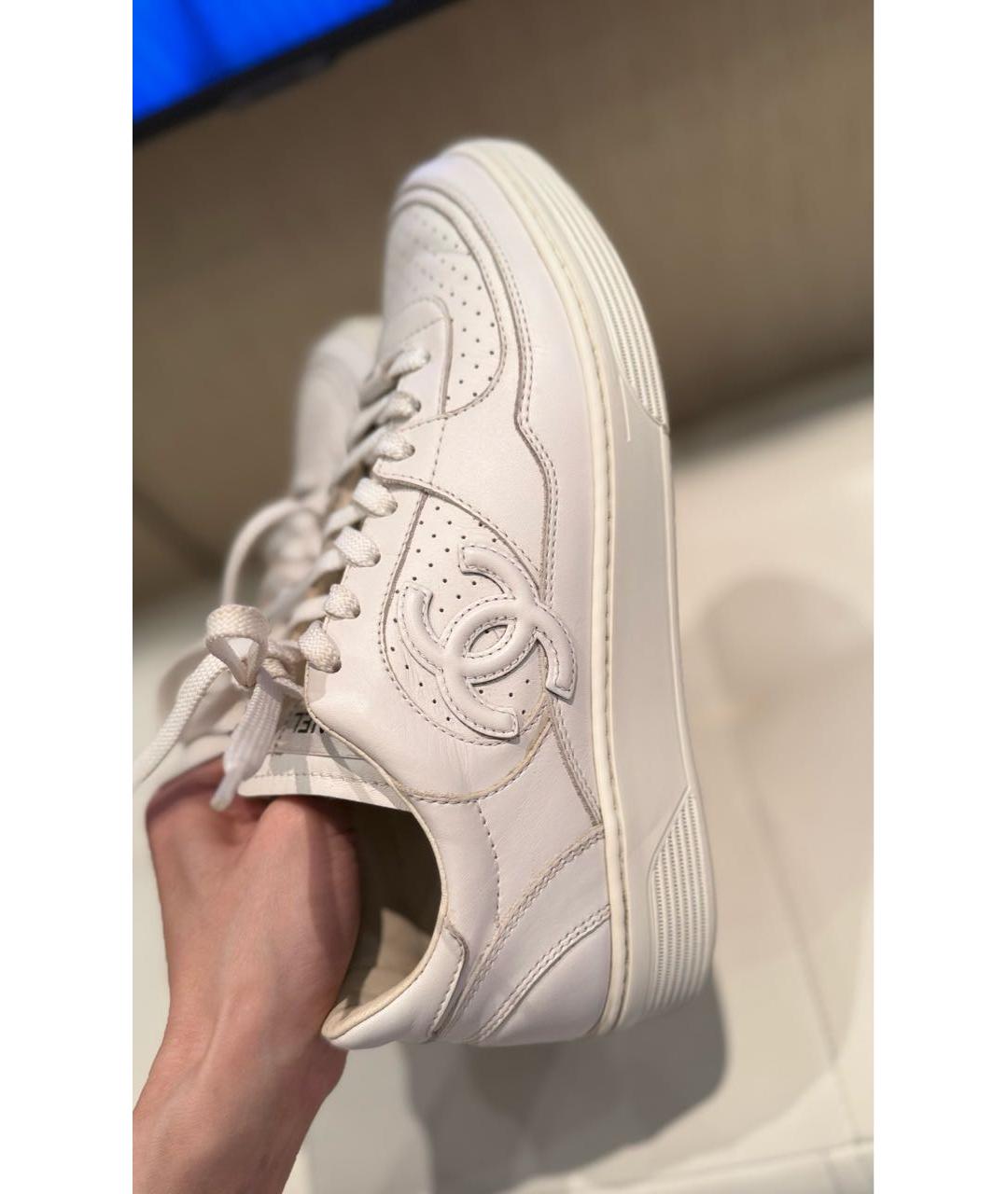 CHANEL Белые кожаные кроссовки, фото 4