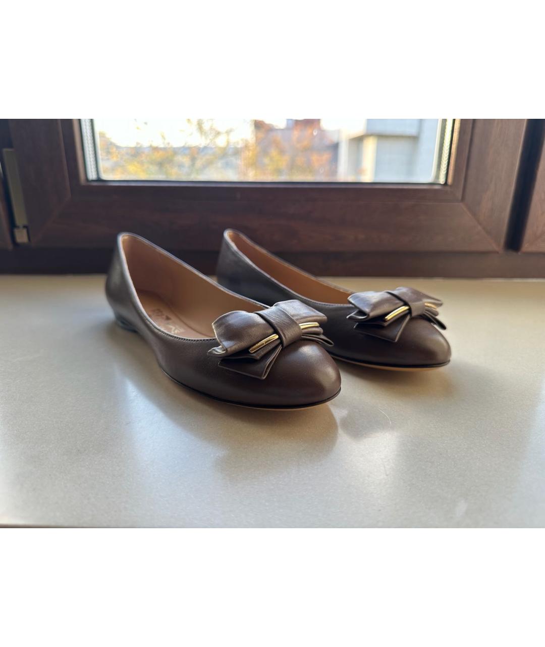 FERRAGAMO Коричневые кожаные балетки, фото 5