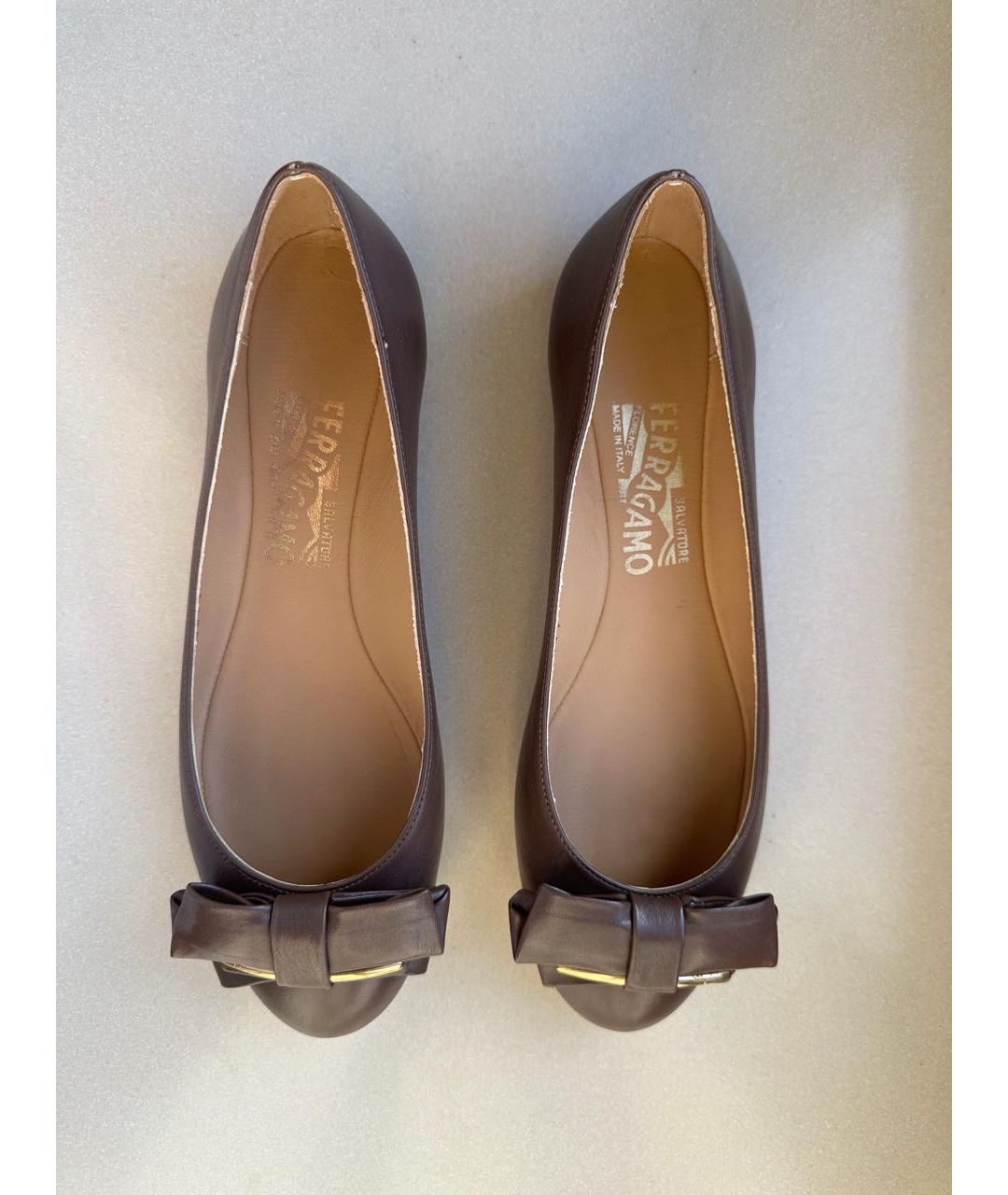 FERRAGAMO Коричневые кожаные балетки, фото 3