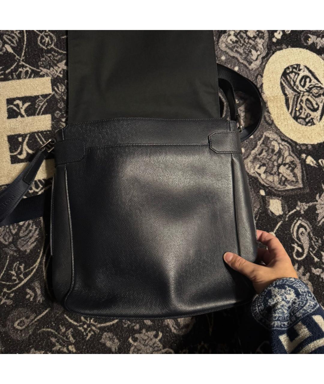 LOUIS VUITTON Черная кожаная сумка на плечо, фото 2