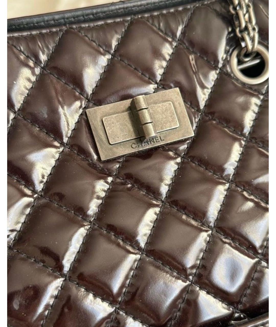 CHANEL Коричневая сумка тоут из лакированной кожи, фото 4