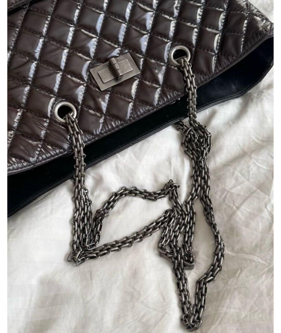 CHANEL Коричневая сумка тоут из лакированной кожи, фото 3