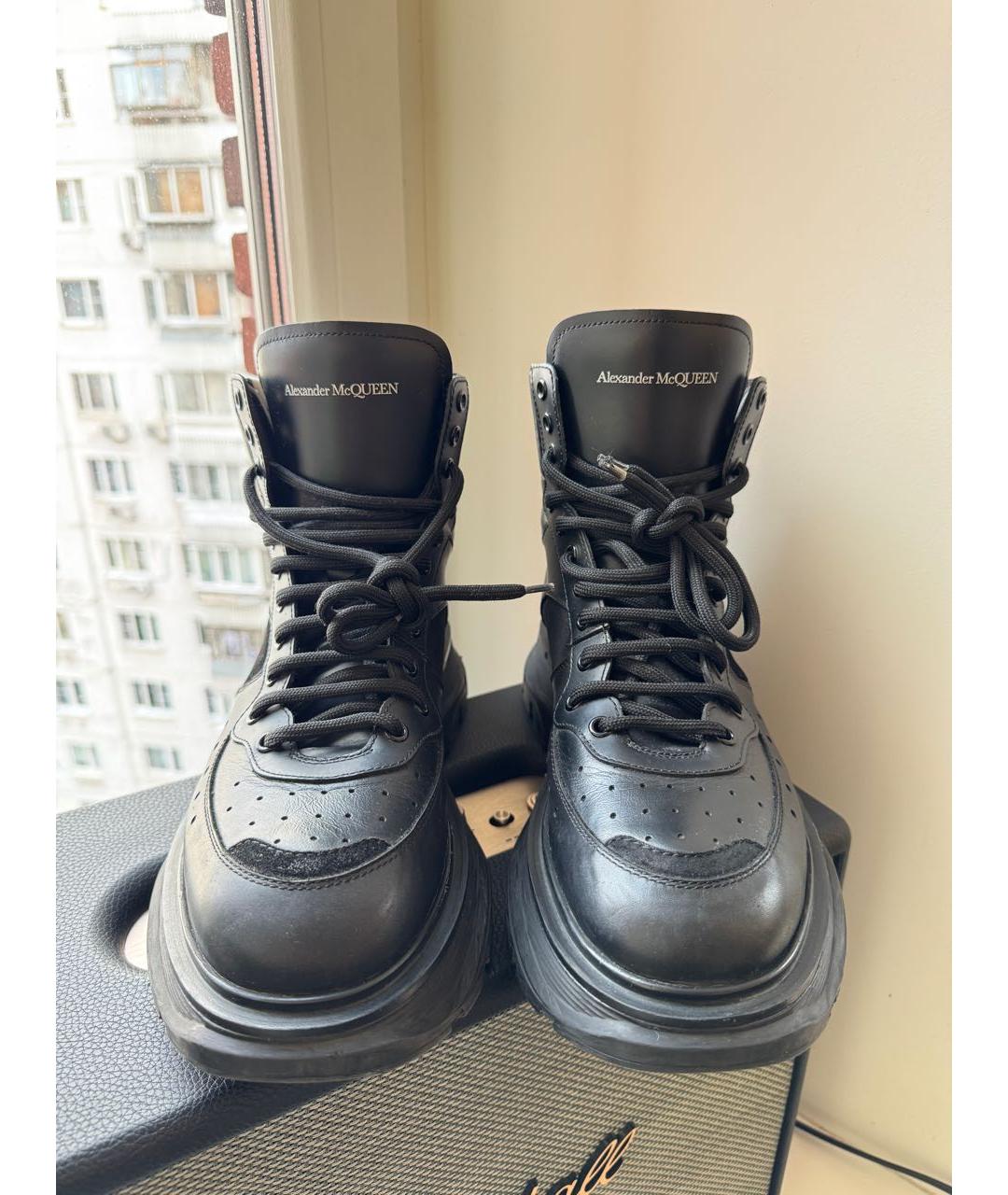 MCQ ALEXANDER MCQUEEN Черные кожаные высокие ботинки, фото 2