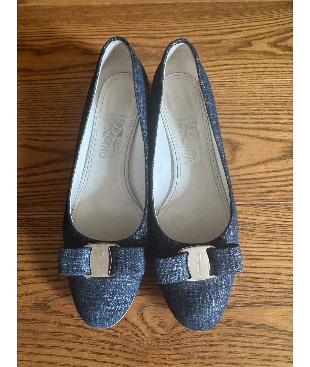 FERRAGAMO Синие текстильные балетки, фото 2