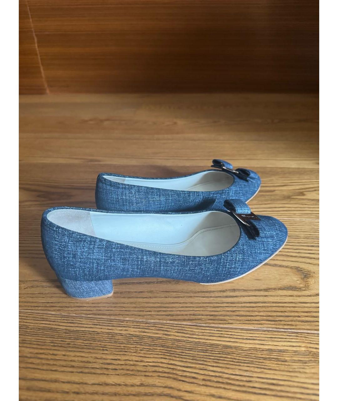 FERRAGAMO Синие текстильные балетки, фото 5