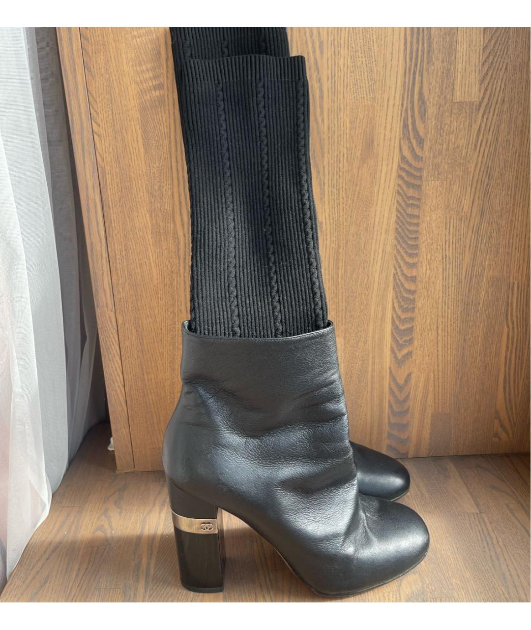 CHANEL Черные кожаные сапоги, фото 5