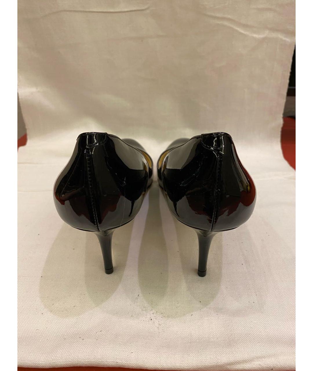 JIMMY CHOO Черные лодочки на низком каблуке из лакированной кожи, фото 3