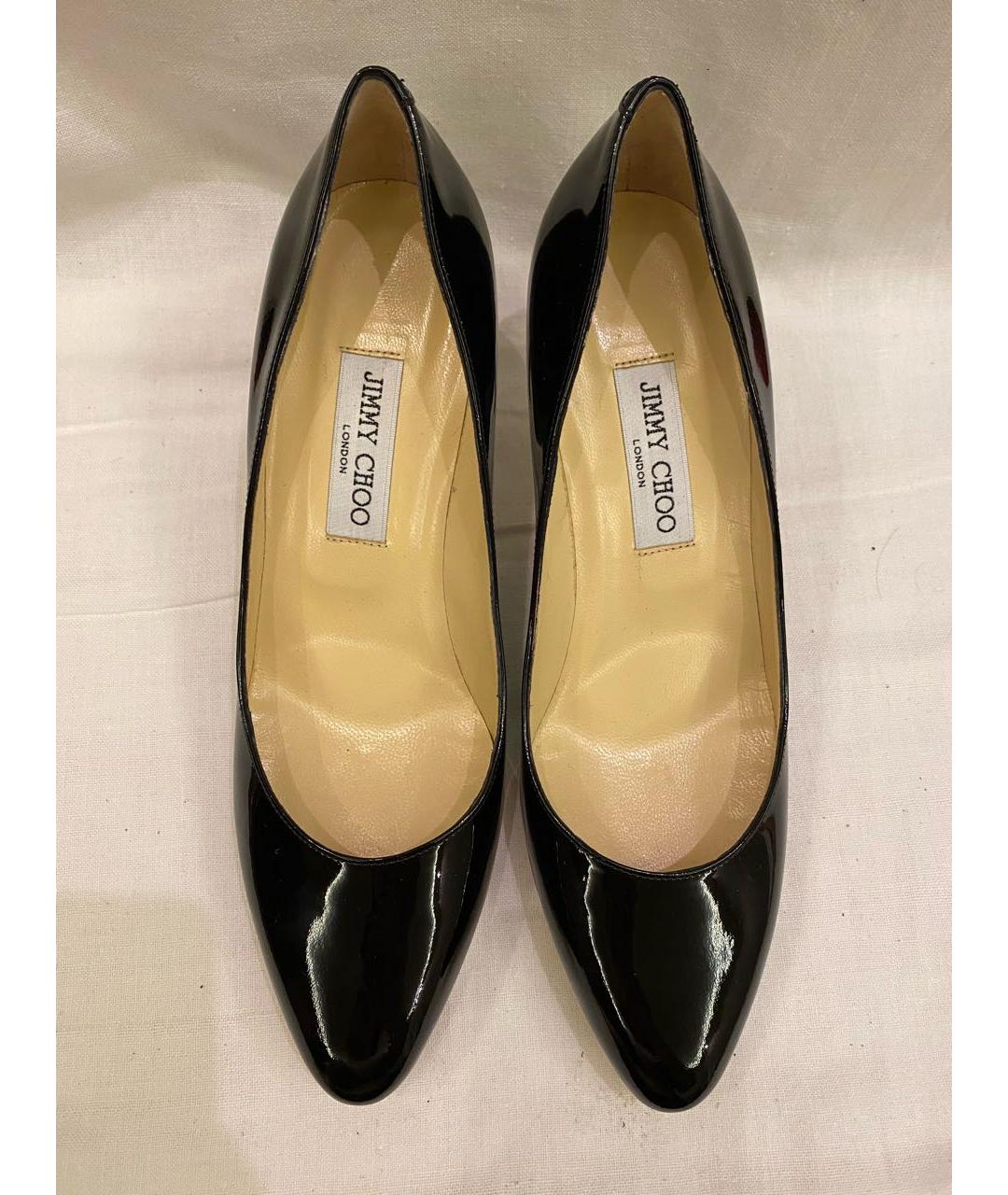 JIMMY CHOO Черные лодочки на низком каблуке из лакированной кожи, фото 2