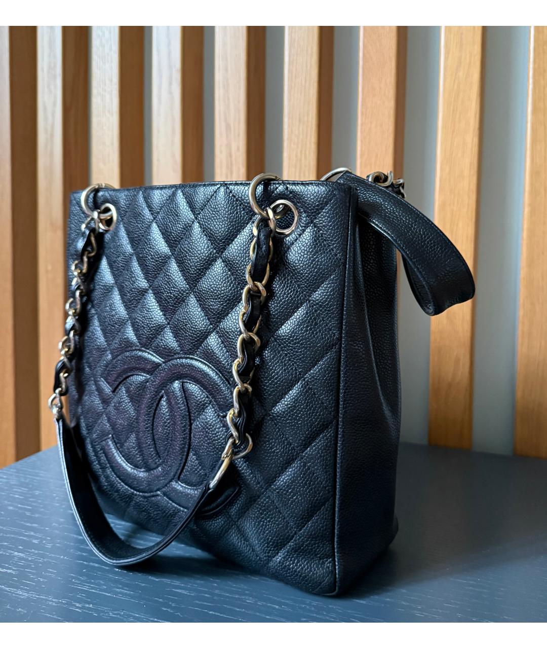 CHANEL Черная кожаная сумка тоут, фото 2