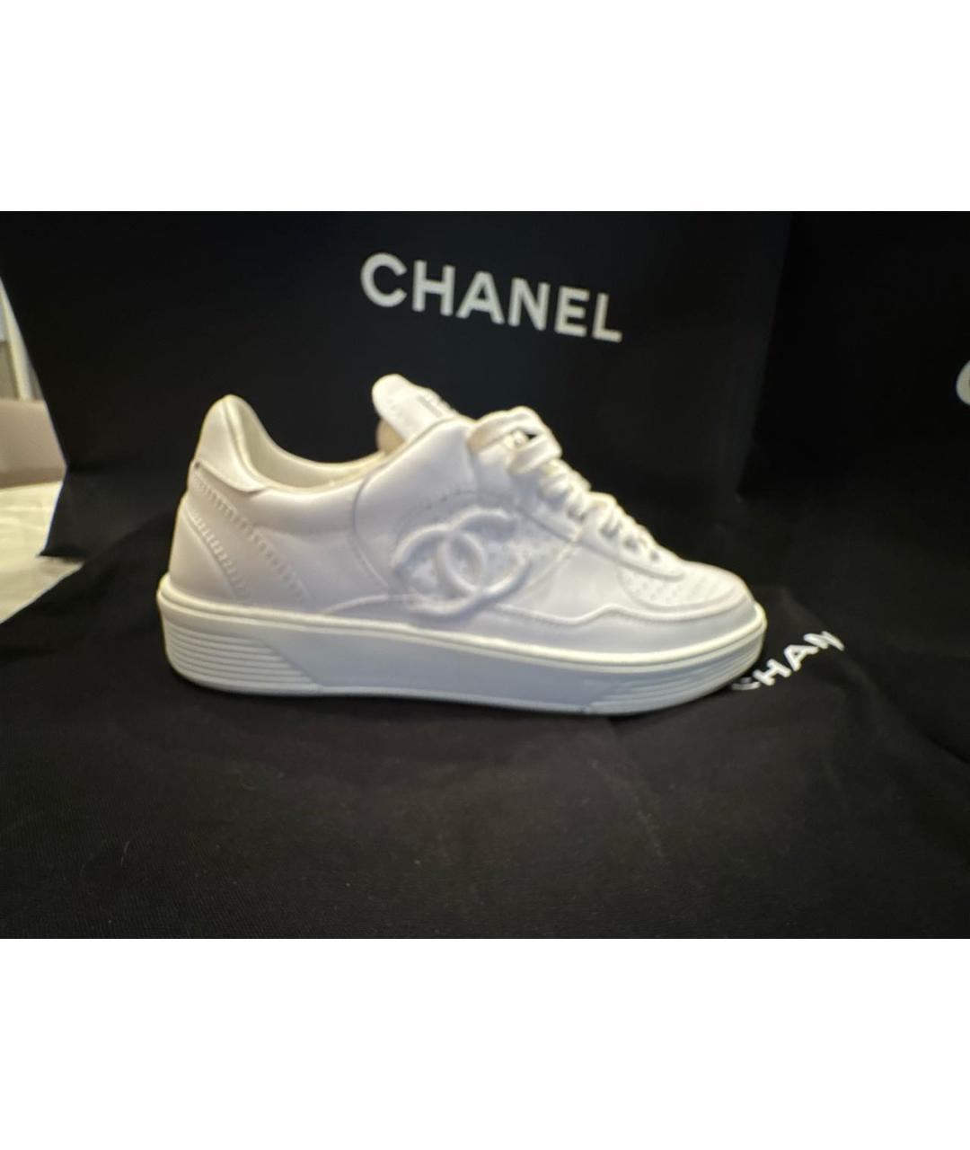 CHANEL Белые кожаные кеды, фото 2