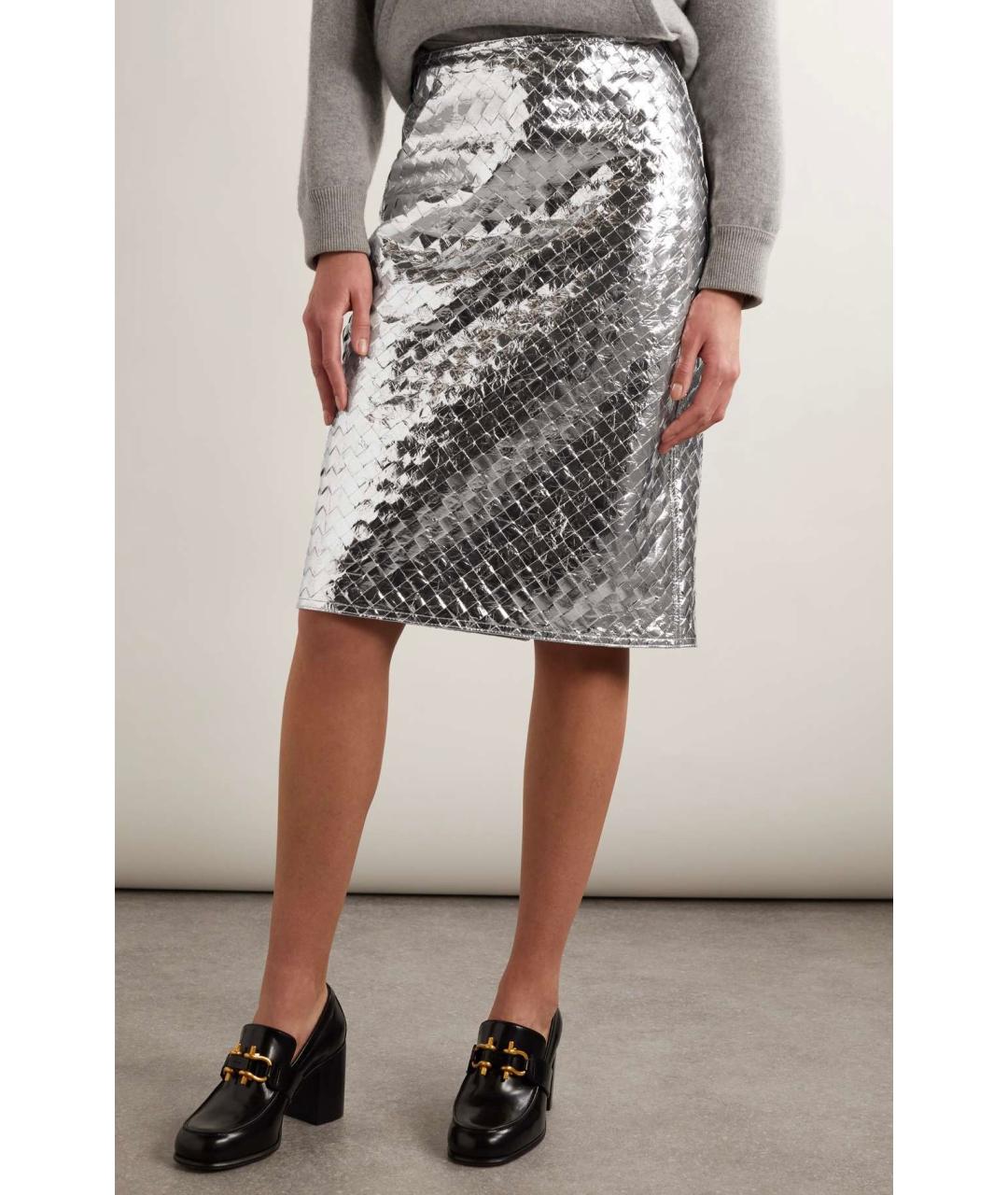 BOTTEGA VENETA Серебряная кожаная юбка миди, фото 3