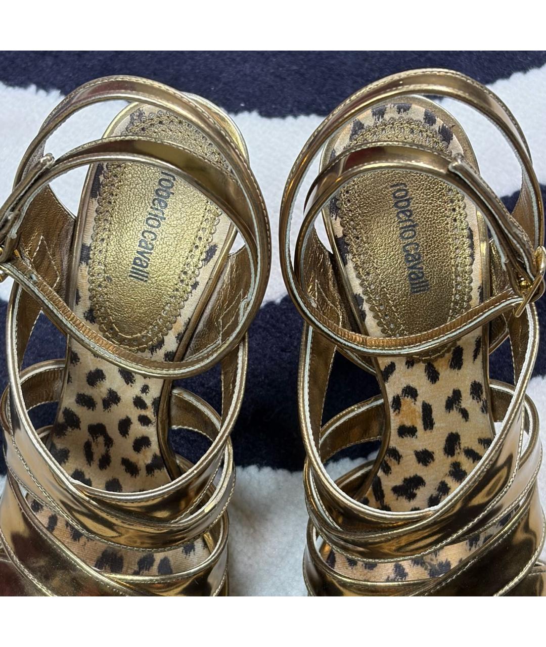 ROBERTO CAVALLI Золотые кожаные босоножки, фото 3